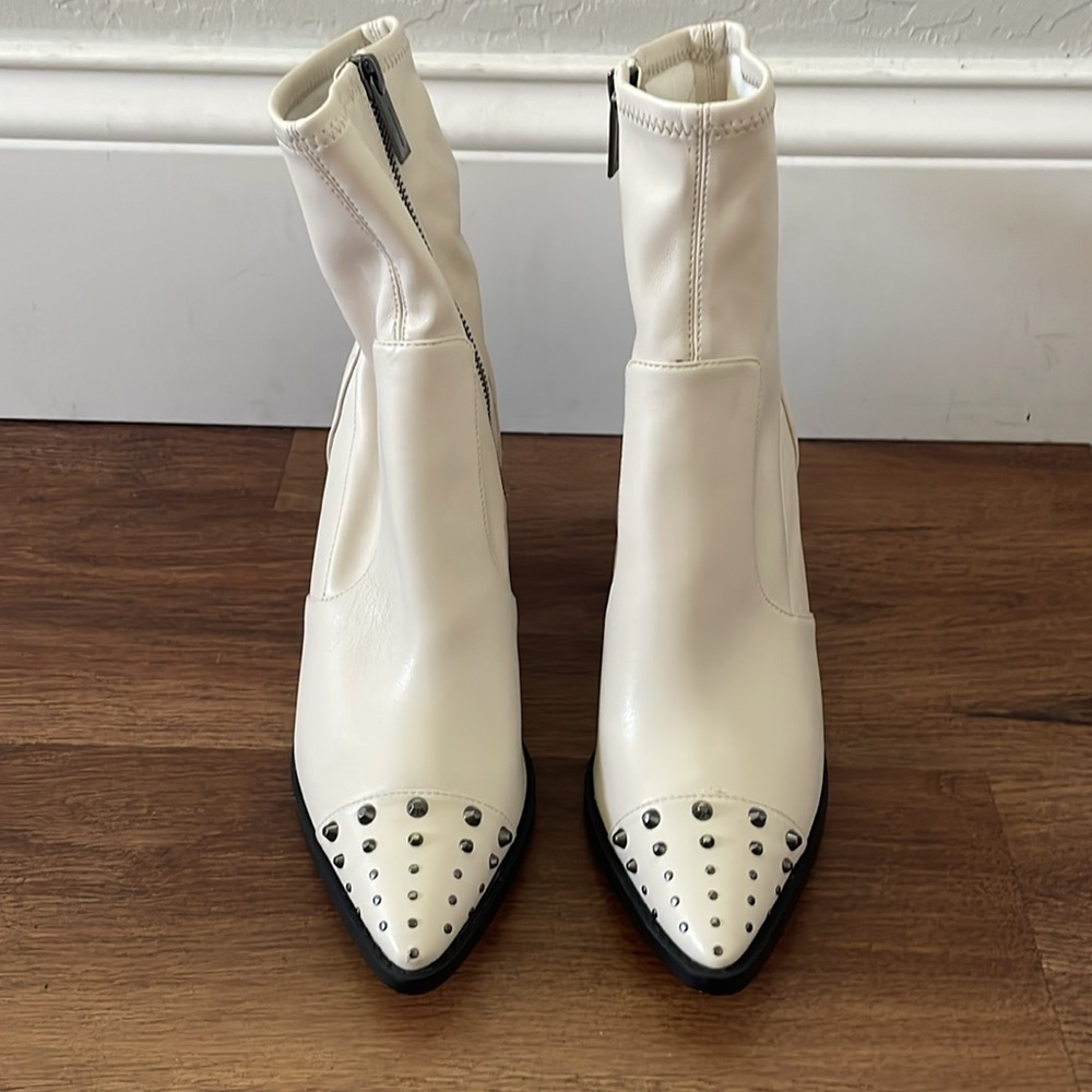 New Michael Kors Dover Heeled Booties - Picture 2 of 6